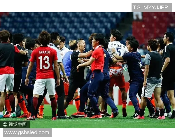 济州联与浦和激烈对抗引发场外斗殴事件引发广泛关注与讨论 济州联与浦和激烈对抗引发场外斗殴事件引发广泛关注与讨论